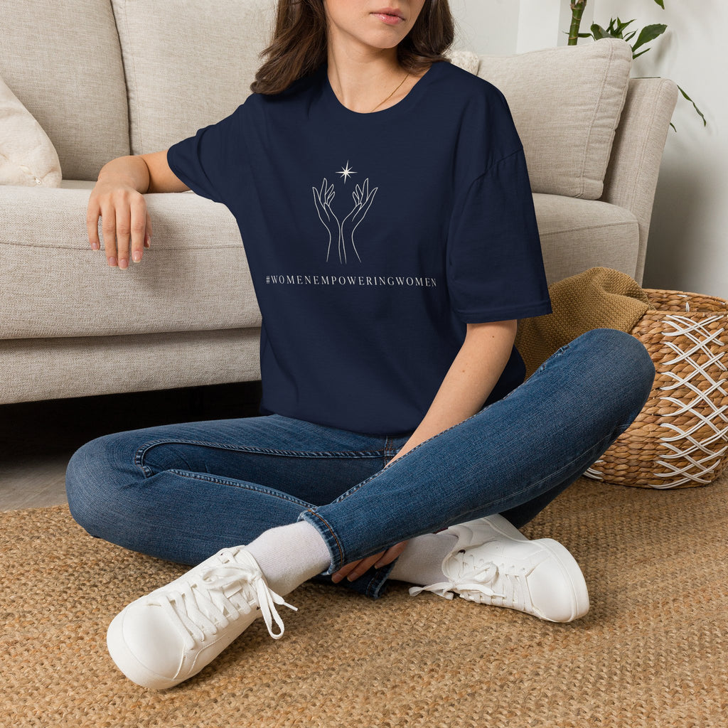 #womenempoweringwomen - T-Shirt